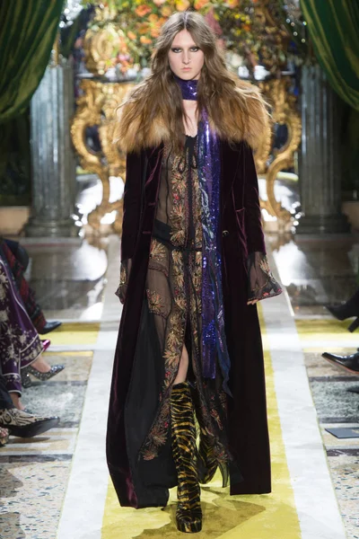 Look 28